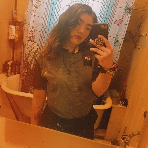 Meet your Posher, Raena - Picture 1 of 1